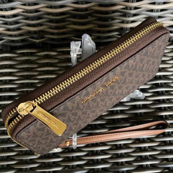 Michael Kors Jet Set Travel Lg Flat Multifunctional Phone Case-Wristlet-Wallet - Picture 15 of 16